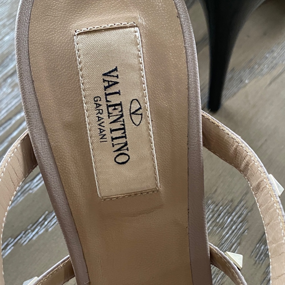 Valentino Rock Stud Black and Tan Studded Heels EU size 40 - Picture 10 of 16